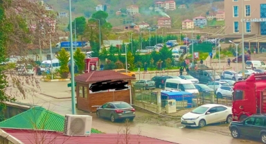 Yetkililer Uyuyor mu? Kaldırımlarda Yürüyemiyoruz