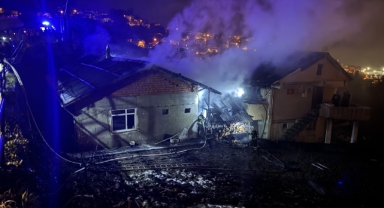 Zonguldak'ta yangın! Kömürlükte başlayıp eve sıçradı