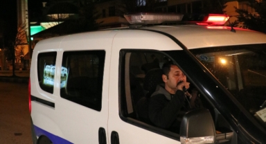 Davulcu bulunamayınca zabıta aracından okunan ilahilerle vatandaşlar sahura kaldırılıyor