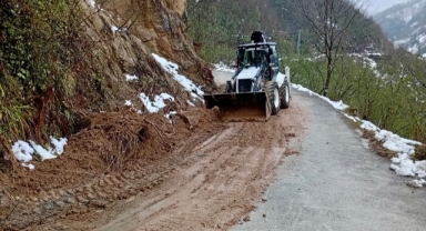 Giresun’da Yoğun Yağışlar Sonrası Meydana Gelen Heyelanlara İl Özel İdaresi Ekiplerinden Hızlı Müdahale