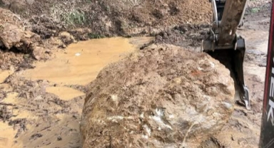 Giresun İl Özel İdaresi, Heyelan Riski Taşıyan Bölgelerde Temizlik Çalışmaları Gerçekleştirdi
