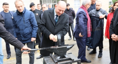 Giresun Üniversitesi’nde Nevruz Coşkusu: Vali Serdengeçti Öğrencilerle Bir Araya Geldi