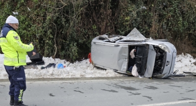 İşçi servisi ile hafif ticari araç çarpıştı: 3 yaralı