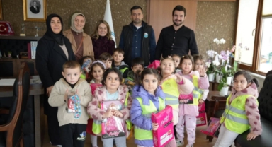 Piraziz Şehit Tuğgeneral Bahtiyar Aydın Anaokulu Öğrencilerinden Başkan Ayyıldız’a Ziyaret