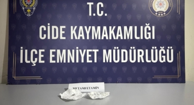 Polis ekiplerinin durdurduğu araçtan uyuşturucu çıktı: 2 kişi gözaltına alındı