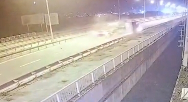 Rize’de çekici ile kamyonet çarpıştı, sürücüler yaralandı