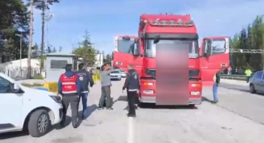 Amasya'da tırda 10 kaçak göçmen yakalandı