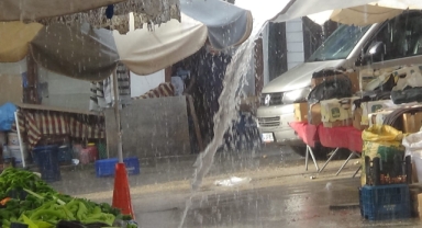 Aniden bastıran yağmur hayatı olumsuz etkiledi