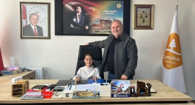 Çamoluk’ta 23 Nisan Coşkusu: Başkan Bakırhan Başkanlık Koltuğunu Semanur’a Emanet Etti