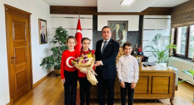 Espiye Kaymakamı Kavanoz, 23 Nisan’da Koltuğunu Çocuklara Devretti