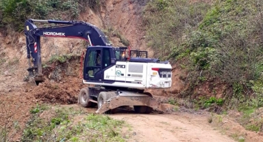 Giresun’da Heyelana Hızlı Müdahale: Sultaniye Köyü Yolu Ulaşıma Açıldı