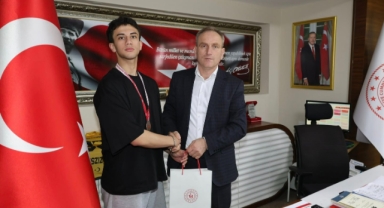Giresun Gençlik ve Spor İl Müdürü Ergün, Taekwondo Türkiye Üçüncüsü Burak Kaan Öztürk’ü Tebrik Etti
