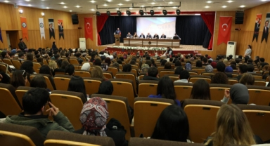 Giresun Üniversitesi'nde Şeffaflık ve Kalite Vurgusu: Rektör Öğrenci Buluşması Gerçekleştirildi