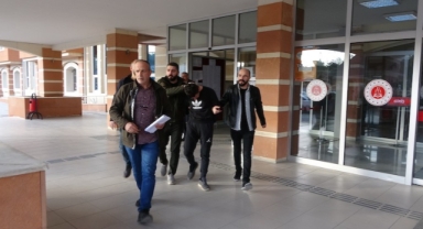 Gürültü üzerine kapıya çıkan komşusunu öldüren sanık, müebbet hapis cezasına çarptırıldı
