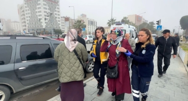 Hafif ticari araç ile otomobil çarpıştı: 2 yaralı