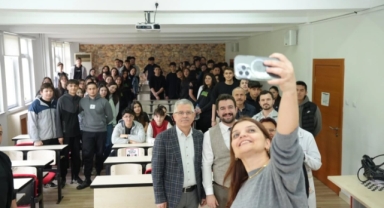 Kariyer Günlerinde Anlamlı Buluşma: Piraziz Belediye Başkanı Ayyıldız, Mezun Olduğu Lisede Öğrencilerle Buluştu