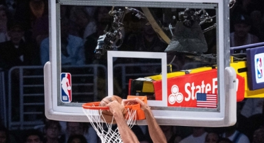 NBA play-off'larında Rockets, Warriors'u 109-94 yenerek seriyi 1-1 yaptı