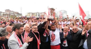 Nesine 3. Lig'e yükselen 1926 Bulancakspor, şampiyonluk kupasını aldı