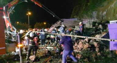Samsun'da heyelan: Akaryakıt istasyonunda arama-kurtarma çalışması başlatıldı