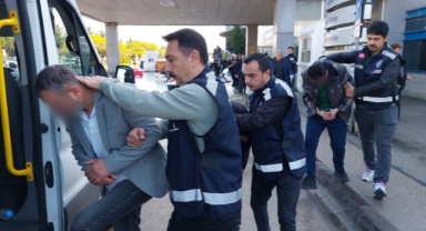 Samsun'da silah kaçakçılığı operasyonu zanlıları adliyeye sevk edildi