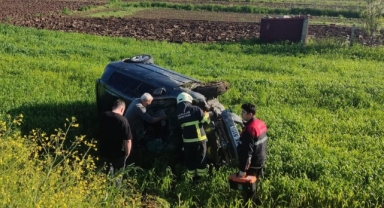 Takla atan otomobilde 2 kişi yaralandı