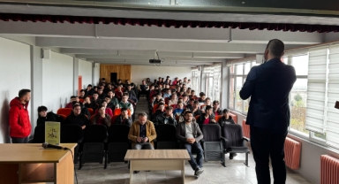 Tirebolu’da ‘Bir Duruş Söyleşileri’ Gençlerle Buluştu