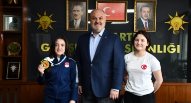 AK Parti Giresun İl Başkanı Yılmaz’dan Milli Haltercilere Tebrik: ‘Genetiklerinde Başarı Var’
