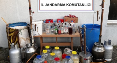 Alkol kaçakçılığı operasyonunda 3 kişi gözaltına alındı