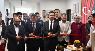 Alucra’da Bilim Rüzgarı: Hacı Osman Erilli İmam Hatip Lisesi’nde TÜBİTAK 4006 Bilim Fuarı Açıldı