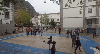 Amasya’da deprem sonrası iki ilçede eğitime ara verildi
