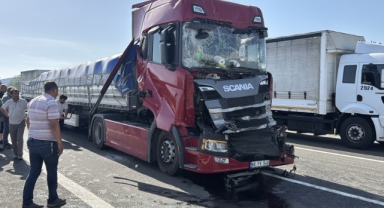 Anadolu Otoyolu'nun Bolu kesimindeki zincirleme kaza ulaşımın aksamasına yol açtı