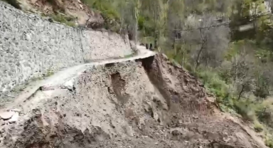Artvin’de heyelan anı cep telefonu kamerasında