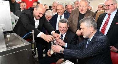 Bal üreticilerine arı yemi makinesi desteği