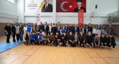 Başkan Ayyıldız, ‘Gençlerle Başbaşa’: Piraziz’de Gençlik Haftası Coşkusu