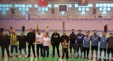 Dereli’de Voleybol Turnuvası Coşkusu: Başkan Şenlikoğlu Ödül Törenine Katıldı