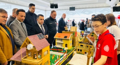 Espiye Kaymakamı Kavanoz, Atatürk Ortaokulu TÜBİTAK 4006 Bilim Fuarı'na Katıldı