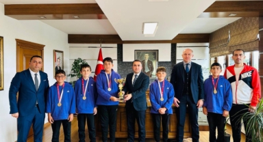 Espiye Şehit Sezgin Burak Cantürk Ortaokulu Bocce Takımı’ndan Kaymakam Kavanoz’a Ziyaret