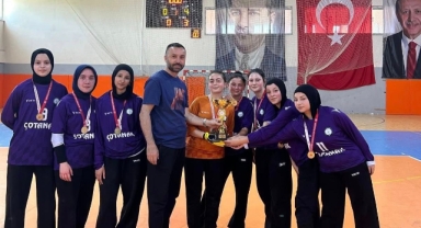 Gençler B Kız Futsal İl Birinciliği Espiye’de Tamamlandı