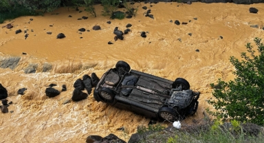 Giresun'da dereye yuvarlanan otomobilin sürücüsü yaralandı