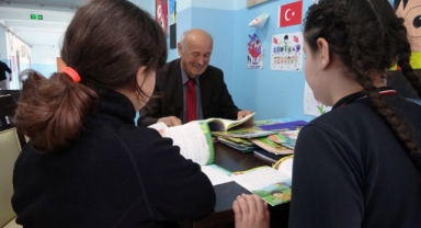 Giresun'da emekli öğretmenden gönüllü eğitim desteği