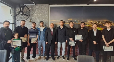 Giresun’da Hatimle Teravih Kıldıran Din Görevlilerine Teşekkür Belgesi Takdim Edildi