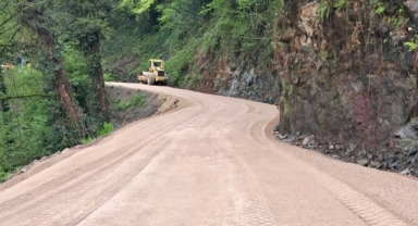 Giresun'da Ulaşım Konforu Artıyor: Giresun İl Özel İdaresi Ekiplerinin Köy Yollarında Bakım ve Onarım Çalışmaları Sürüyor