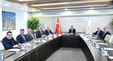 Giresun Heyetinden Ulaştırma ve Altyapı Bakanı Uraloğlu’na Ziyaret: Giresun’un Ulaşım Yatırımları Ankara’da Görüşüldü