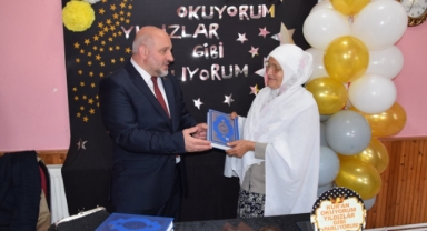 Giresun İl Müftüsü Kılıçbay, 79 Yaşında Kur’an-ı Kerim Okumayı Öğrenen Emine Yılmaz’ı Tebrik Etti