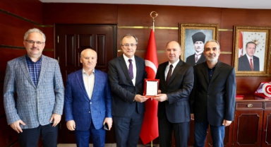 Giresun Üniversitesi İlahiyat Fakültesi Yönetiminden Vali Serdengeçti’ye Ziyaret