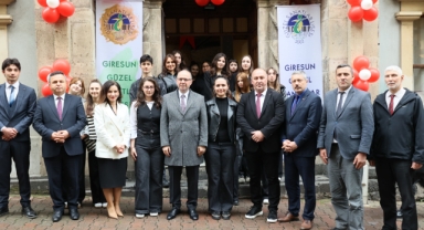 Giresun Valisi Serdengeçti’den Genç Ressamlara Tam Not