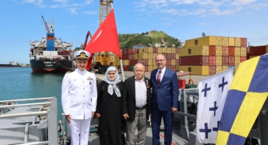 Giresun Valisi Serdengeçti, TCG Kilimli Gemisinde Şehit Ailesiyle Bir Araya Geldi