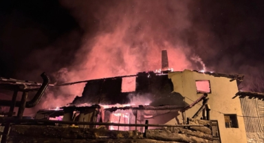 Karabük'te 2 ev yangında kullanılamaz hale geldi