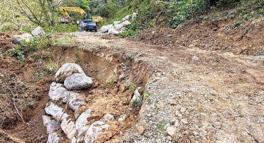 Keşap’ta Heyelan Müdahalesi: Yol Güvenliği İçin Tahkimat Duvarı İnşa Edildi