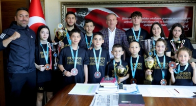 Kick Boksçulardan Giresun’a Madalya Yağmuru: 17 Madalya ile Döndüler